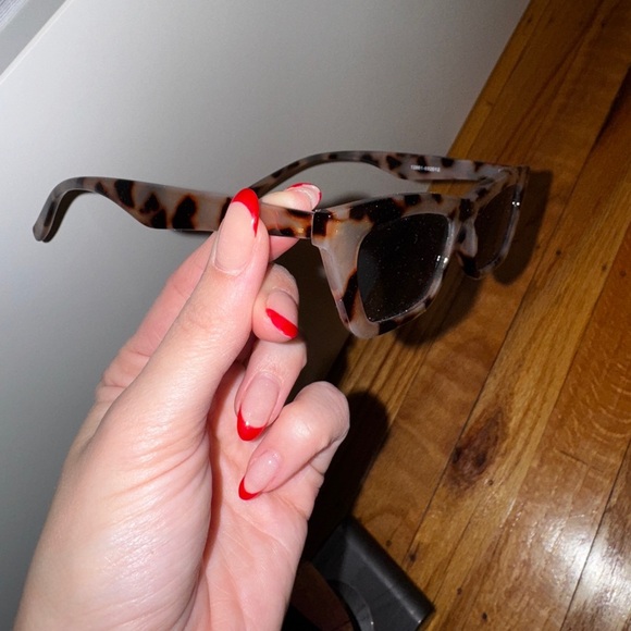 Cat eye glasses - Picture 3 of 3